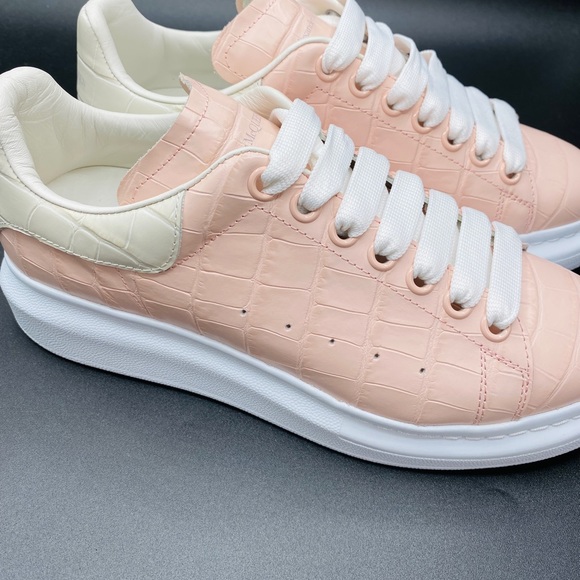 Alexander McQueen Women’s Oversized Leather Sneakers Size 9 AUTHENTIC - Picture 3 of 9